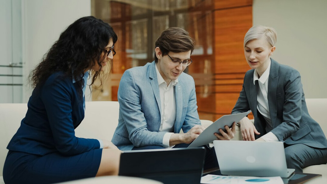 financial advisor consulting client